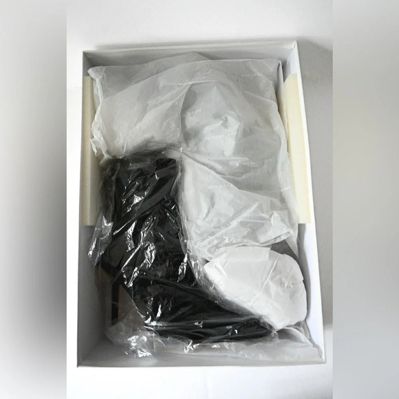 Good American Neoprene Booties New In Box - Picture 6 of 9